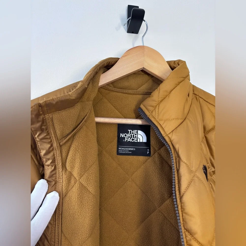 THE NORTH FACE Men’s Cervas Quilted Insulated Jacket – Brown (Size Small)